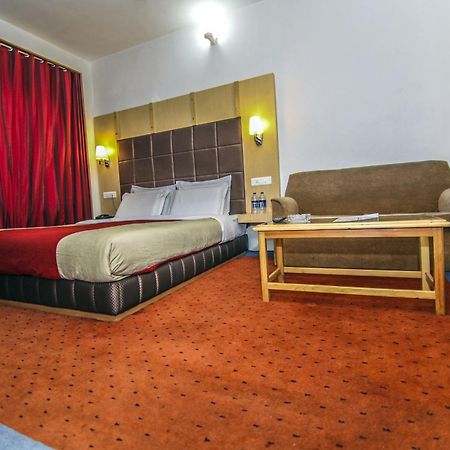 Holiday Plaza Hotel Srīnagar Exterior foto