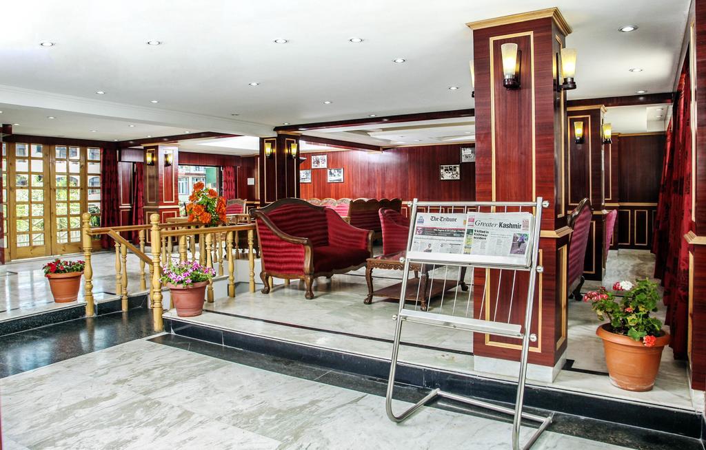 Holiday Plaza Hotel Srīnagar Exterior foto